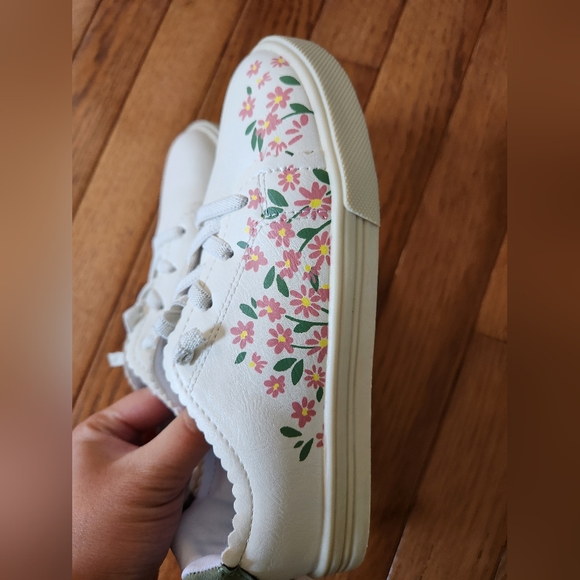 New Oshkosh Girl Floral Shoes - Picture 5 of 8